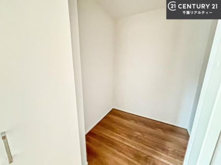 ���[ �E�H�[�N�C���N���[�[�b�g�t���ł��B��������̂��m���Ȃǂ����[���Ă��������ł��ˁI���ɂ���@�������ȂǋG�ߕ��̑傫�ȉƓd�����[�ł��܂��I