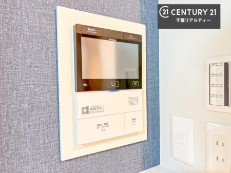 ���̑����� TV���j�^�[�t���C���^�[�z��������A�K��҂��f���Ŋm�F���Ă���Ή��ł��邽�߁A�h�Ɩʂ����S�ł��B���q�l�̂�����Ԏ��ɂ��S�����A���Ƒ��̈��S�E���S�ȕ�炵���T�|�[�g���܂��B