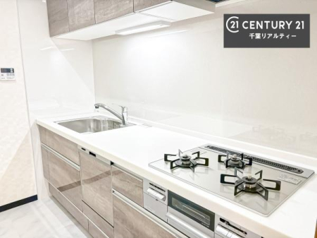 �L�b�`�� ���[�X�y�[�X���[�����Ă���A�L�b�`���܂�����������ƕۂ��Ȃ���A�L�X�Ƃ��������X�y�[�X���m�ہB���K�ȍ�Ɗ��ŁA�����̂����������X���[�Y�ɂ͂��ǂ�܂��B