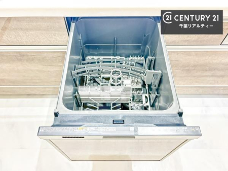 �L�b�`�� �H��@�t���̃L�b�`���ł��I�Z���������r��h�~�Ƃ��đ�ϊ��􂷂�֗��Ȏd�l�ł��I�r���g�C���Ȃ̂ŃL�b�`���̏ꏊ����炸�����X�y�[�X���L���g�����Ƃ��o���܂��I