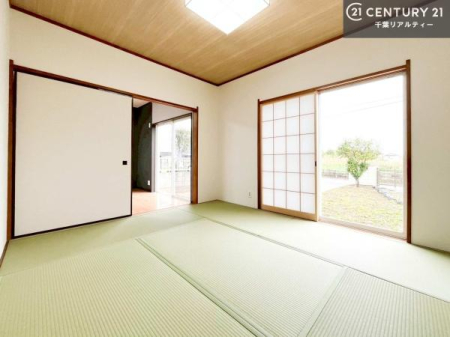 �Q�� �^�^�~�̍��肪���炬��^����A�����b�N�X��ԁB�����傫���J�����̂���a���ƂȂ��Ă���܂��B���{�l�̐S������u�a�v�̋�ԁB
