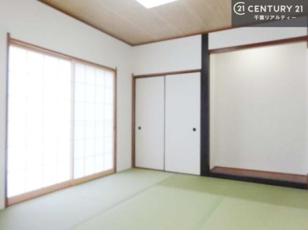 �Q�� �^�^�~�̍��肪���炬��^����A�����b�N�X��ԁB�����傫���J�����̂���a���ƂȂ��Ă���܂��B���{�l�̐S������u�a�v�̋�ԁB