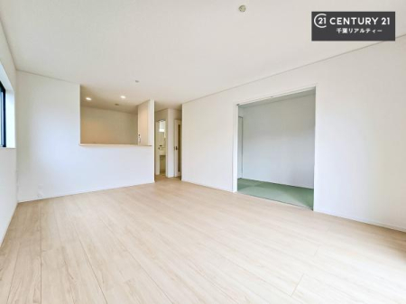 ���r���O �J�����̂���L�XLDK�I�\�t�@�[��_�C�j���O�e�[�u����u���Ă������ɂȂ�Ȃ��̂ŉ��K�ɉ߂����܂��I�R�~���j�P�[�V���������₷�����r���O�ł��I