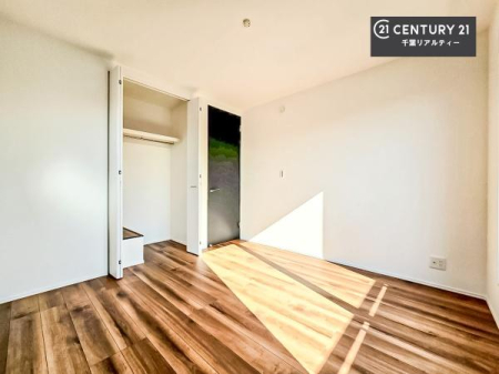 �m�� ���[�X�y�[�X�����Ă��܂��I�������X�b�L�����ڂ��鎖���ł��܂��ˁB
�Ƌ��I�΂Ȃ��V���v���ȃf�U�C���ׁ̈A�Ƌ��I�΂����C�ɓ���̋�ԍ�肪�ł������ł��ˁB