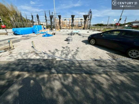 ���ԏ� ���ԃX�y�[�X��2�䕪����܂��I(�Ԏ�ɂ��)�Z�J���h�J�[�͂������A�o�C�N�⎩�]�ԂȂǂ��u���ꏊ�ɍ���܂���B