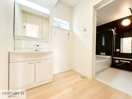 ���ʑ�E���ʏ� �L�X�Ƃ������ʎ��́A���̐g�x�x�̎��Ԃ��������g������K�ȋ�ԁB���[�I�Ȃǂ��u���₷���A�g������̗ǂ��݌v�ł��B�i�{�H��j