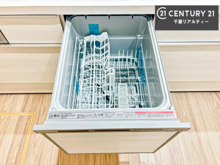 �L�b�`�� �H��@�t���̃L�b�`���ł��I�Z���������r��h�~�Ƃ��đ�ϊ��􂷂�֗��Ȏd�l�ł��I�r���g�C���Ȃ̂ŃL�b�`���̏ꏊ����炸�����X�y�[�X���L���g�����Ƃ��o���܂��I