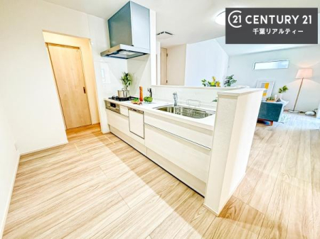 �L�b�`�� ��l�C�̑Ζʎ��V�X�e���L�b�`�����̗p���Ă��܂��I���Ƒ��̃R�~���j�P�[�V���������R�Ƒ�����݌v�ł��B
���q�l�ɂ��ڂ��͂��̂Ŋ������ł��ˁB���[�͂�����܂��I