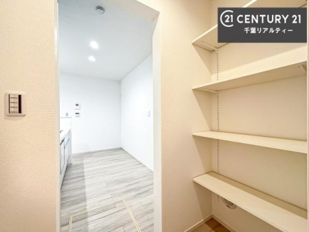 ���[ �p���g���[�t���I���Ă�������A�H�ނ̃X�g�b�N���X�b�L�����ڂ��邱�Ƃ��ł��܂��I
���񌻒n�ł��m���߂��������B