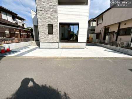 ���ԏ� ���ԃX�y�[�X��2�䕪����܂��I�Z�J���h�J�[�͂������A�o�C�N�⎩�]�ԂȂǂ��u���ꏊ�ɍ���܂���B