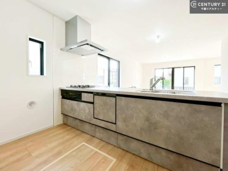 �L�b�`�� ��l�C�̑Ζʎ��V�X�e���L�b�`�����̗p���Ă��܂��I���Ƒ��̃R�~���j�P�[�V���������R�Ƒ�����݌v�ł��B
���q�l�ɂ��ڂ��͂��̂Ŋ������ł��ˁB���[�͂�����܂��I