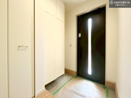 ���� �V���[�Y�{�b�N�X�t���B���ւ��Еt�����|�������₷���ł��I
�X�b�L���������ւŌ˂��J�����u�ԁA�������̂���S�n������Ԃ��o�}���Ă���܂��B