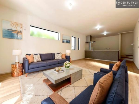 ���r���O �Ƌ��CG�p�[�X�ł��B�J�����̂���L�XLDK�I�\�t�@�[��_�C�j���O�e�[�u����u���Ă������ɂȂ�Ȃ��̂ŉ��K�ɉ߂����܂��I�R�~���j�P�[�V���������₷�����r���O�ł��I