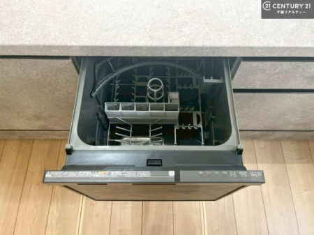 �L�b�`�� �H��@�t���̃L�b�`���ł��I�Z���������r��h�~�Ƃ��đ�ϊ��􂷂�֗��Ȏd�l�ł��I�r���g�C���Ȃ̂ŃL�b�`���̏ꏊ����炸�����X�y�[�X���L���g�����Ƃ��o���܂��I