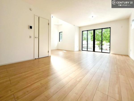 ���r���O �����炽���Ղ�̗z���������閾�邢���r���O�B�J�����̂��郊�r���O�ŉƑ��c���̂��났�̎��Ԃ��߂����܂��I