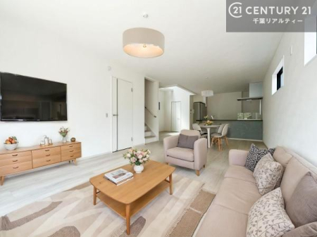 ���r���O �Ƌ��CG�p�[�X�ł��B�J�����̂���L�XLDK�I�\�t�@�[��_�C�j���O�e�[�u����u���Ă������ɂȂ�Ȃ��̂ŉ��K�ɉ߂����܂��I�R�~���j�P�[�V���������₷�����r���O�ł��I