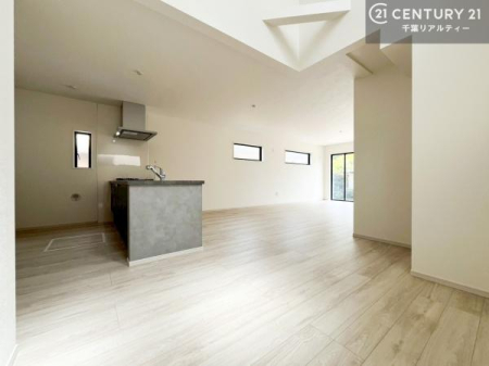 ���r���O ���r���O�㕔�͐����ɂȂ��Ă���J���������Ղ�I���邭�S�n�̗ǂ���Ԃł��B