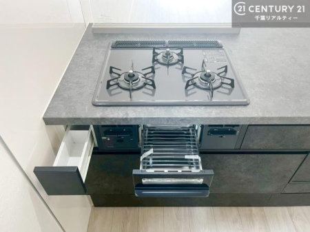 �L�b�`�� �R�����͎O������̂ł������̓����i�s���ł��܂��B
�������O�����t���ł��B�����X�y�[�X���L�X���Ă���׍�Ƃ����₷���I�g�����肪�ǂ��V�X�e���L�b�`���ł��I