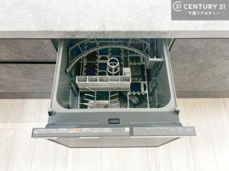 �L�b�`�� �H��@�t���̃L�b�`���ł��I�Z���������r��h�~�Ƃ��đ�ϊ��􂷂�֗��Ȏd�l�ł��I�r���g�C���Ȃ̂ŃL�b�`���̏ꏊ����炸�����X�y�[�X���L���g�����Ƃ��o���܂��I