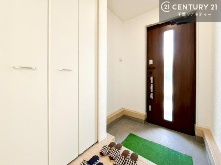 ���� �V���[�Y�{�b�N�X�t���B���ւ��Еt�����|�������₷���ł��I
�X�b�L���������ւŌ˂��J�����u�ԁA�������̂���S�n������Ԃ��o�}���Ă���܂��B