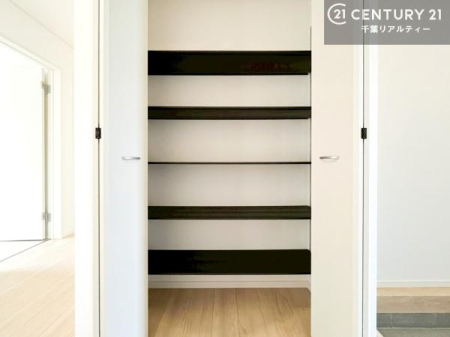 ���� ���֎��[���[�����Ă���̂ŁA���֎��肪�X�b�L���Еt�����q���ɌC�̒u����ɍ���܂���I