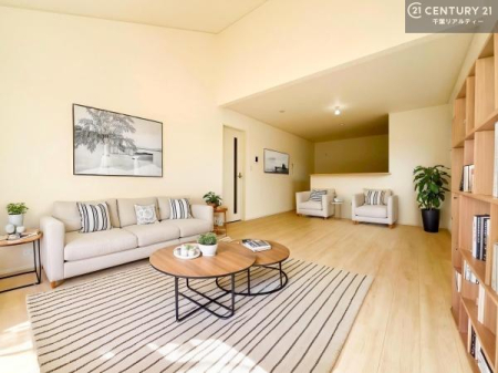 ���r���O �Ƌ��CG�p�[�X�ł��B�J�����̂���L�XLDK�I�\�t�@�[��_�C�j���O�e�[�u����u���Ă������ɂȂ�Ȃ��̂ŉ��K�ɉ߂����܂��I�R�~���j�P�[�V���������₷�����r���O�ł��I