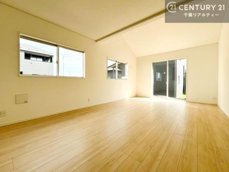 ���r���O �傫�ȑ����炽���Ղ�̗z���������閾�邢���r���O�B�J�����̂��郊�r���O�ŉƑ��c���̂��났�̎��Ԃ��߂����܂��I