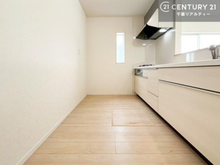 �L�b�`�� ��Ƃ肠�钲���X�y�[�X�ō�Ƃ����₷�����K�ȃL�b�`���ł��I
���q�l�ƈꏏ�ɂ��َq������y���߂�L�X�X�y�[�X�ł��B�y�����������ԂɂȂ肻���ł��ˁI