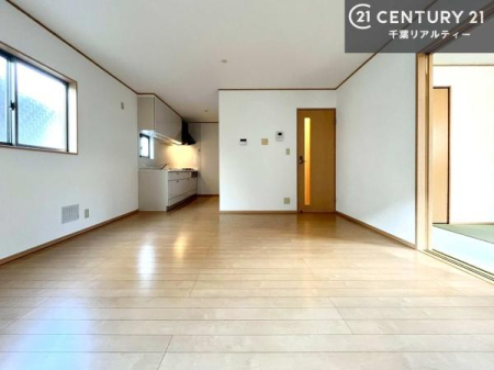 ���r���O �J�����̂���L�XLDK�I�\�t�@�[��_�C�j���O�e�[�u����u���Ă������ɂȂ�Ȃ��̂ŉ��K�ɉ߂����܂��I�R�~���j�P�[�V���������₷�����r���O�ł��I