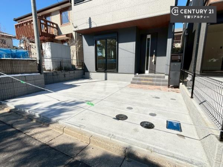 ���ԏ� ���ԃX�y�[�X��2�䕪����܂��I�Z�J���h�J�[�͂������A�o�C�N�⎩�]�ԂȂǂ��u���ꏊ�ɍ���܂���B(�Ԏ�ɂ��܂��B)