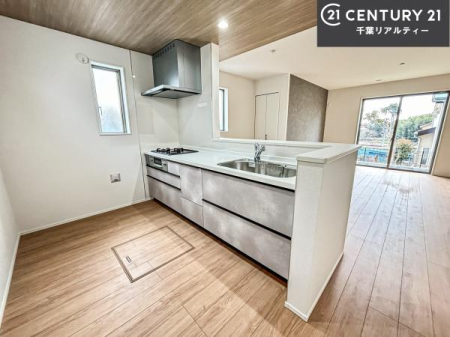 �L�b�`�� ��Ƃ肠�钲���X�y�[�X�ō�Ƃ����₷�����K�ȃL�b�`���ł��I
���q�l�ƈꏏ�ɂ��َq������y���߂�L�X�X�y�[�X�ł��B�y�����������ԂɂȂ肻���ł��ˁI