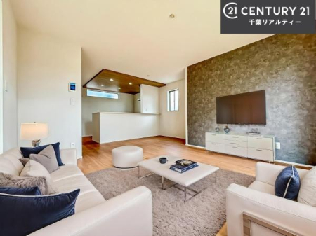 ���r���O �Ƌ��CG�p�[�X�ł��B��؂ȉƑ����W�܂邩�炱��LDK�ɂ͂�����肽���B
�q�����������C�ɏ΂��Ȃ��瑖�����Ă���p�����������u�L���Ƃɂ��ėǂ������v�Ǝv���u�Ԃł��B