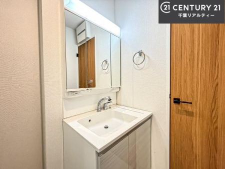 ���ʑ�E���ʏ� �O�ʋ��d�l�̐��ʏ��́A�g�����Ȃ݂����₷������I���͎��[�ɂȂ��Ă��܂��B�h���C���[�₨���ϓ����Еt������̂Ő��ʑ������X�b�L���ƌ����邱�Ƃ��o���܂��I