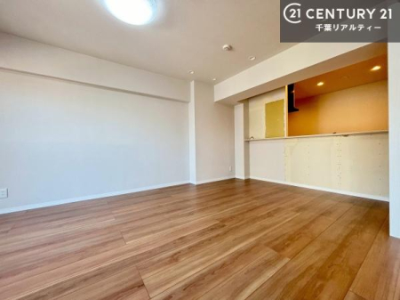 ���r���O ��؂ȉƑ����W�܂邩�炱��LDK�ɂ͂�����肽���B
�q�����������C�ɏ΂��Ȃ��瑖�����Ă���p�����������u�L���Ƃɂ��ėǂ������v�Ǝv���u�Ԃł��B