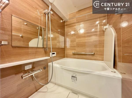 ���� ���C�h�~���[����ۓI�ȁA�z�e�����C�N�ȗ�����ԁB
�������ꂽ�f�U�C���ŁA�����̓������Ԃ����ʂȂЂƂƂ��ɁB