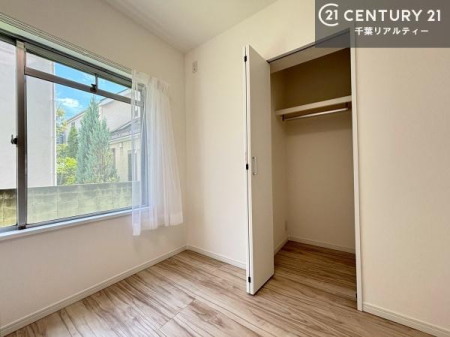 ���[ �L�x�Ȏ��[�X�y�[�X�ŁA�Z��Ԃ�������B
��������}���A��������Ԃ�ۂĂ���[�[���̏Z�܂��ł��B