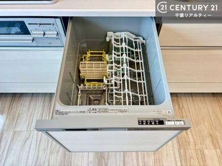 �L�b�`�� �H��@�t���̃L�b�`���ł��I�Z���������r��h�~�Ƃ��đ�ϊ��􂷂�֗��Ȏd�l�ł��I�r���g�C���Ȃ̂ŃL�b�`���̏ꏊ����炸�����X�y�[�X���L���g�����Ƃ��o���܂��I