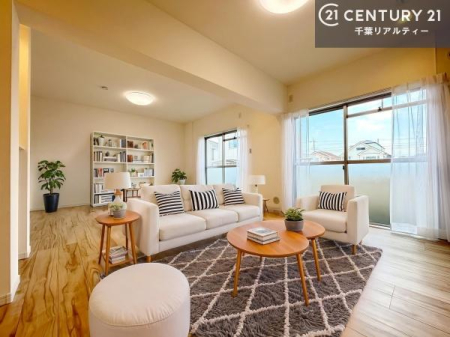 ���r���O �Ƌ��CG�p�[�X�ł��B�S�n�ǂ����r���O�͉Ƒ������R�ƏW�܂�܂��B�Ƒ��c�R�̎��Ԃ����������ł��B���Ƒ��ƁA����w�[���������Ԃ��߂��������ł��ˁB