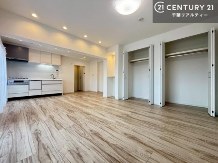 ���r���O �傫�ȑ����炽���Ղ�̗z���������閾�邢���r���O�B�J�����̂��郊�r���O�ŉƑ��c���̂��났�̎��Ԃ��߂����܂��I