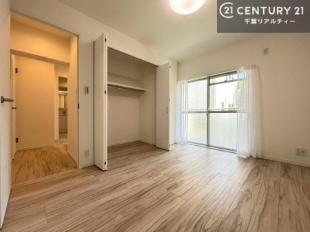 �Q�� �o���R�j�[�ɖʂ��Ă���m���ł��B���邭�����肪����A���C����������ł��܂��I���N���āA�O�ɏo�Ĕw�L�т����[�ċz�����ǂ������}������邱�Ƃ��ł��܂��B