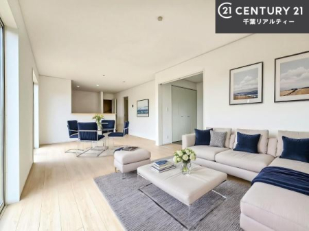 ���r���O �Ƌ��CG�p�[�X�ł��B��؂ȉƑ����W�܂邩�炱��LDK�ɂ͂�����肽���B
�q�����������C�ɏ΂��Ȃ��瑖�����Ă���p�����������u�L���Ƃɂ��ėǂ������v�Ǝv���u�Ԃł��B