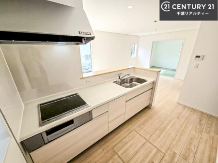 �L�b�`�� ��Ƃ肠�钲���X�y�[�X�ō�Ƃ����₷�����K�ȃL�b�`���ł��I
���q�l�ƈꏏ�ɂ��َq������y���߂�L�X�X�y�[�X�ł��B�y�����������ԂɂȂ肻���ł��ˁI