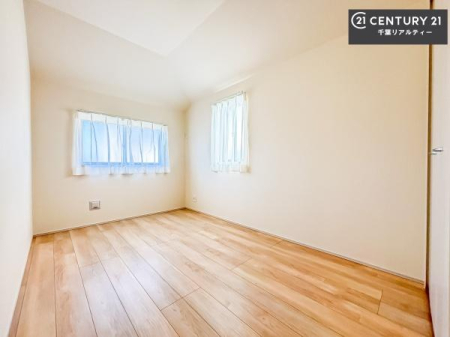 �m�� �V���v���Ƀf�U�C������Ă��邽�߁A�Ƌ��I�т܂���I
���C�ɓ���̉Ƌ��u���Ă��낰���Ԃ���邱�Ƃ��ł��܂��B