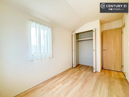 �q������ ���[�X�y�[�X�����Ă��܂��I�������X�b�L�����ڂ��鎖���ł��܂��ˁB
�Ƌ��I�΂Ȃ��V���v���ȃf�U�C���ׁ̈A�Ƌ��I�΂����C�ɓ���̋�ԍ�肪�ł������ł��ˁB