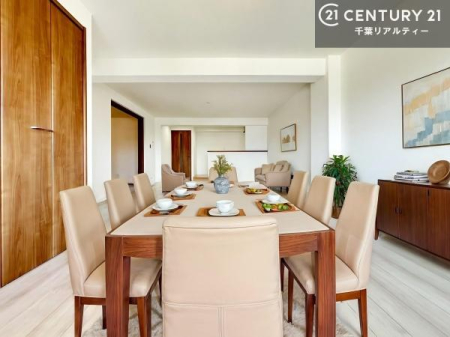 ���r���O �Ƌ��CG�p�[�X�ł��B�S�n�ǂ����r���O�͉Ƒ������R�ƏW�܂�܂��B�Ƒ��c�R�̎��Ԃ����������ł��B���Ƒ��ƁA����w�[���������Ԃ��߂��������ł��ˁB