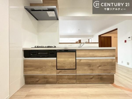 �L�b�`�� ���[�X�y�[�X���[�����Ă���A�L�b�`���܂�����������ƕۂ��Ȃ���A�L�X�Ƃ��������X�y�[�X���m�ہB���K�ȍ�Ɗ��ŁA�����̂����������X���[�Y�ɂ͂��ǂ�܂��B