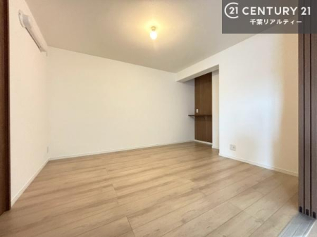 �m�� �V���v���Ƀf�U�C������Ă��邽�߁A�Ƌ��I�т܂���I
���C�ɓ���̉Ƌ��u���Ă��낰���Ԃ���邱�Ƃ��ł��܂��B
