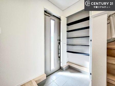 ���� �V���[�Y�{�b�N�X�t���Ȃ̂ŁA���ւ��Еt�����|�������₷���ł��I
�X�b�L���������ւŌ˂��J�����u�ԁA�������̂���S�n������Ԃ��o�}���Ă���܂��B