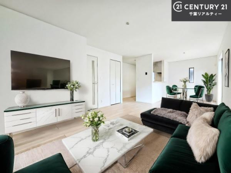 ���r���O �Ƌ��CG�p�[�X�ł��B�S�n�ǂ����r���O�͉Ƒ������R�ƏW�܂�܂��B�Ƒ��c�R�̎��Ԃ����������ł��B���Ƒ��ƁA����w�[���������Ԃ��߂��������ł��ˁB