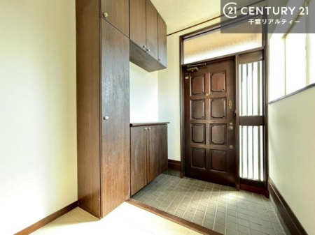 ���� �V���[�Y�{�b�N�X�t���B���ւ��Еt�����|�������₷���ł��I
�X�b�L���������ւŌ˂��J�����u�ԁA�������̂���S�n������Ԃ��o�}���Ă���܂��B